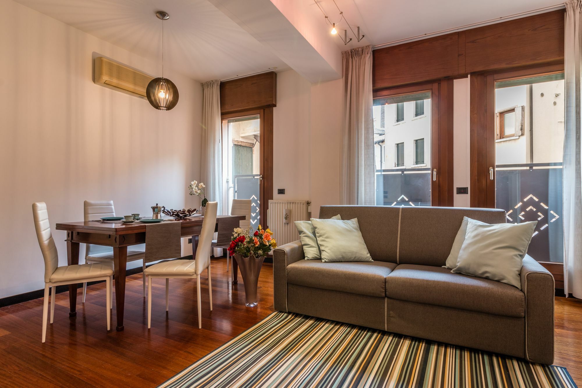 Luca'S House Apartment เตรวิโซ ภายนอก รูปภาพ